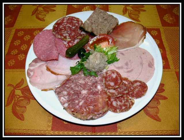 Assiette de cochonnaille.JPG
